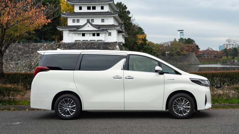 Illustration for article titled How Is This Lexus LM Thingy Not a Toyota Alphard?